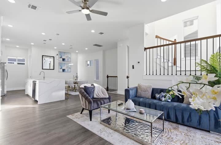 Luxury 3br Houston Retreat| Sleeps 8 |Free Parking - Houston, TX
