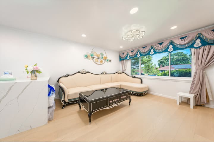 Spacious 4-bedroom Family Home — Minutes To Nyc - Oyster Bay, NY