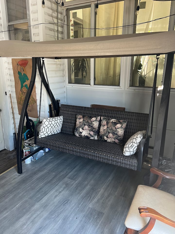 Detached Bedroom + Bath In Valley Stream - Valley Stream, NY