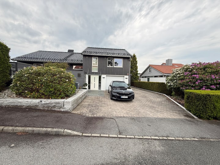 Rommelig Og Sentralt Hus - 斯塔萬格