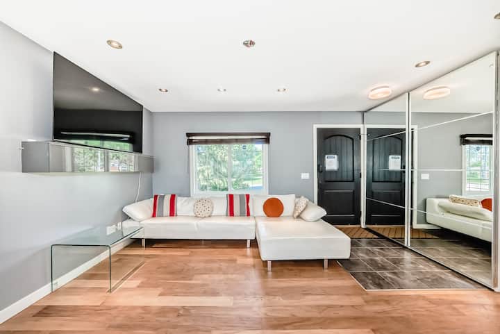 Cozy Inner-city Home | Sleeps 6 | Close To Airport - Calgary