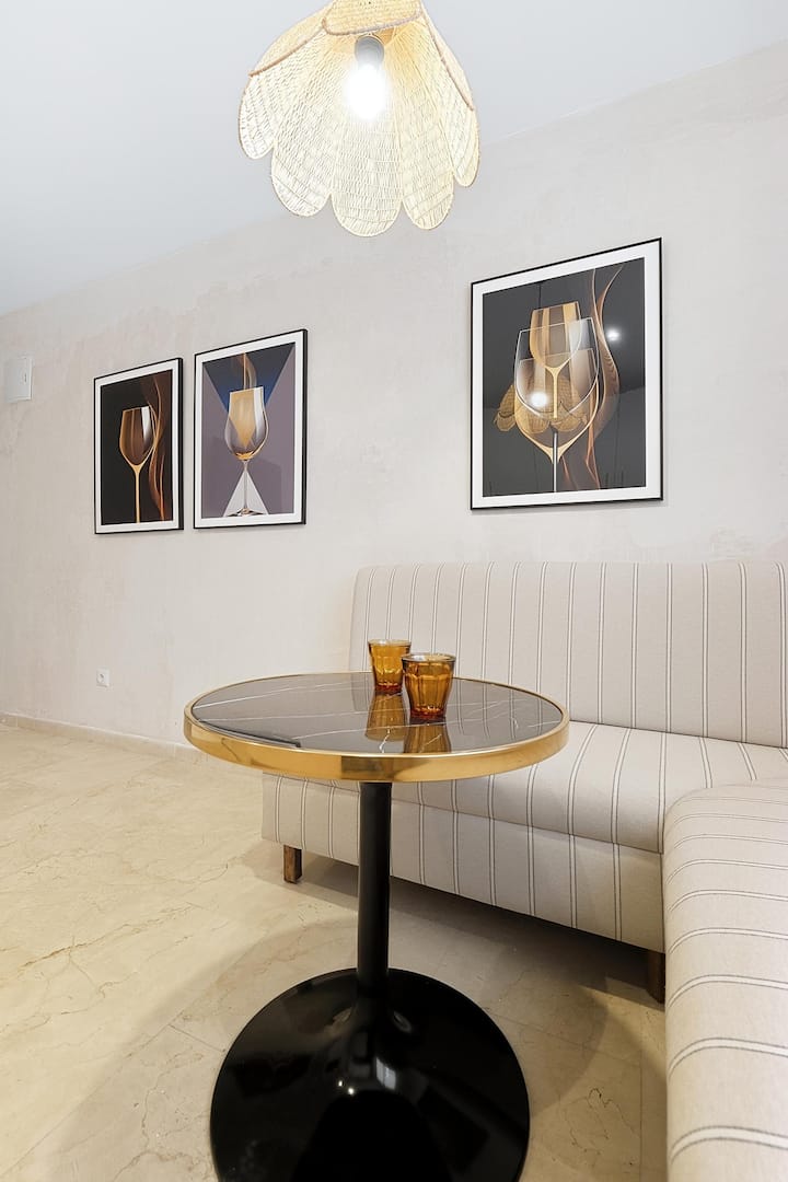 Elegant City Living | Ac, Wifi & Workspace - Alicante
