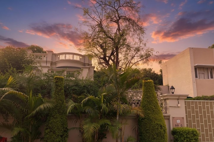 Lush 2bhk Flat W Balcony • Sec 18 Villa Chandigarh - Chandigarh