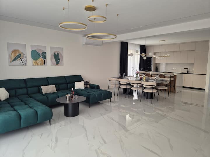 Spacious Family Home - Zadar