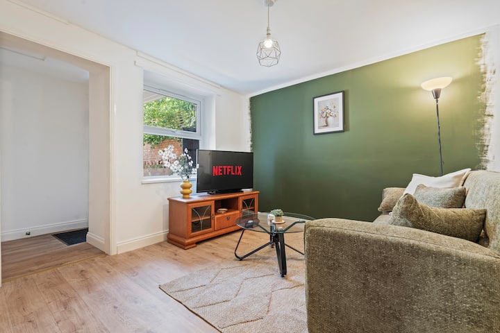 Bedford Suite | 1 Bed | Sleeps 2 | Central | Patio - Bedford