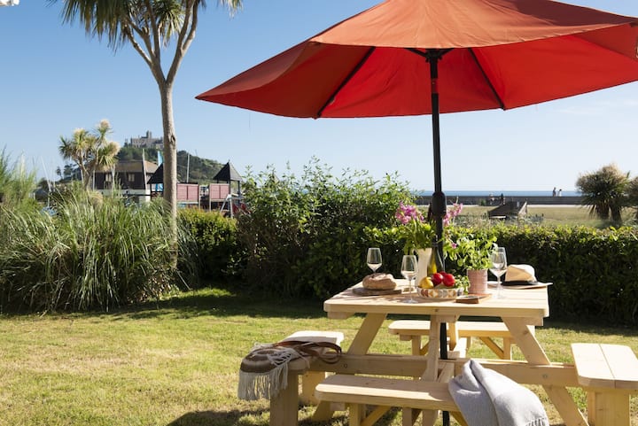 Folneth - Dog Friendly, Garden, Beachfront - Praa Sands