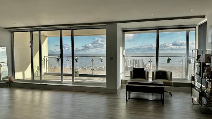 Contemporary Coastal Residence. - Eastbourne