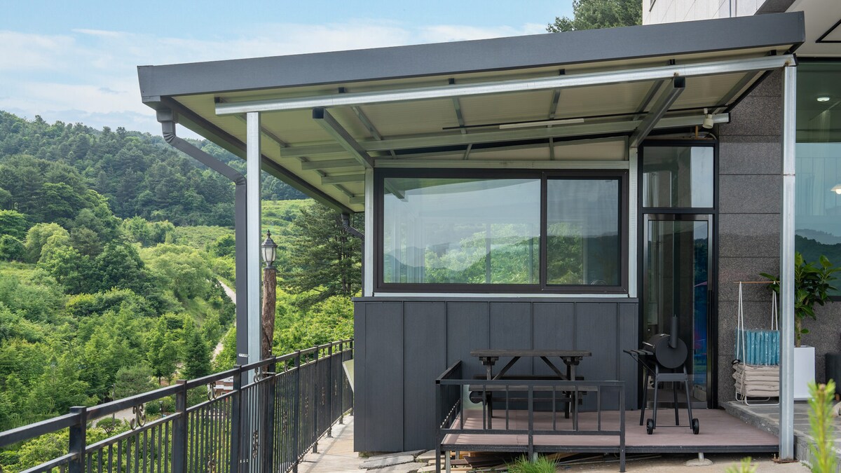 Private pool, comfortable mountain view, romantic duplex - Room 101 ...