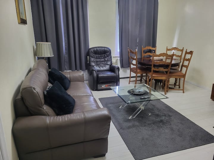Une Chambre Pour Une Personne Dans Un Appartement. - Bruselas