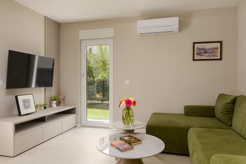 Popular Airbnb listing: DalmaVita - Luxury Apartment with Private Garden in Trogir