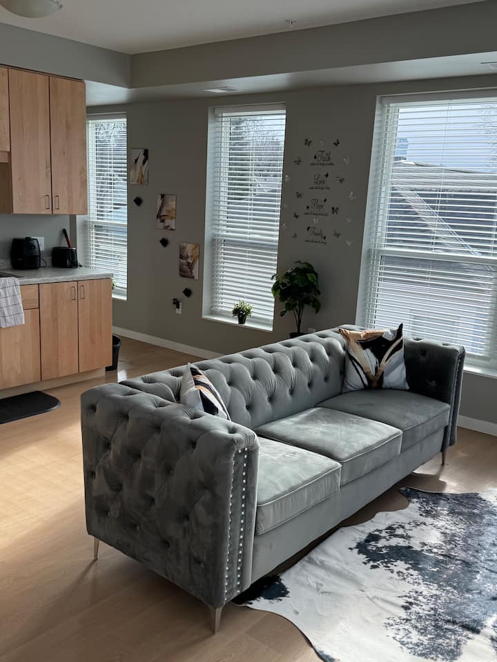 A Charming Cozy Nice Home Away From Home ! - Minneapolis, MN