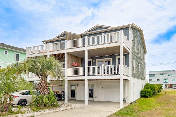 Walk To Ocean! Pet-friendly Haven In Kure Beach - Kure Beach, NC