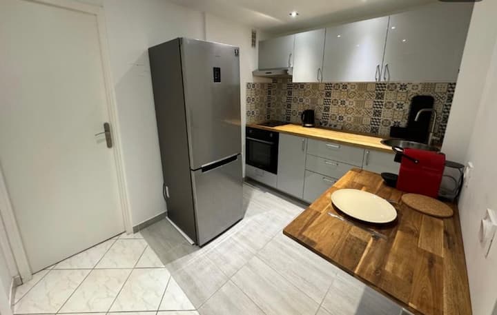 Cozy Apartment With Free Parking For 4 Guests - Givors