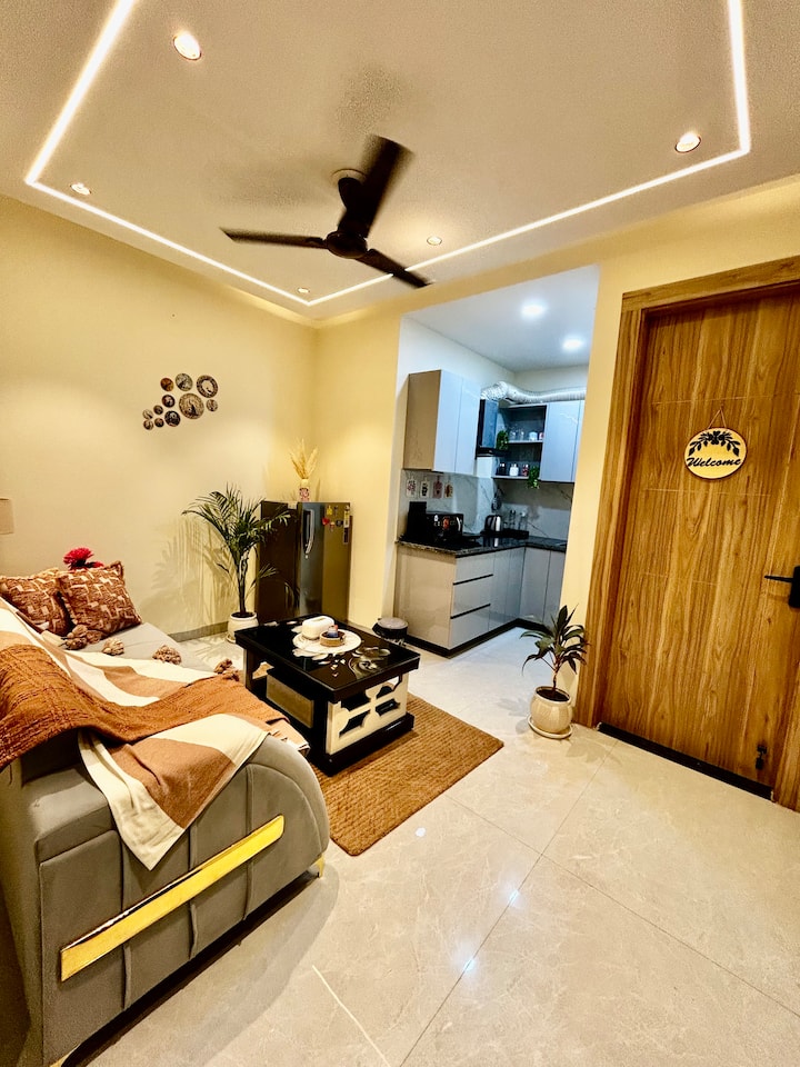 Quiet Corner With Netflix | 1bhk/kitchen / Balcony - Gurugram