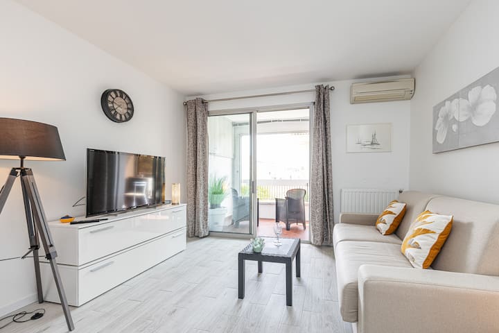 Studio Climatisé Avec Terrasse, Proche Mer - Cagnes-sur-Mer
