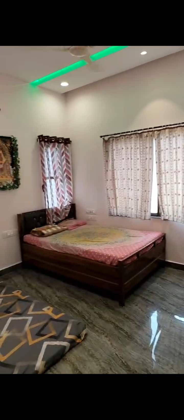 Spacious Family Room | 5 Mins From Shirdi Stn - Shirdi