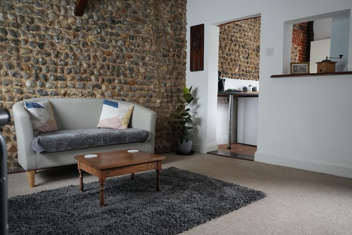 Charming Village Cottage With Church Views. - Cromer