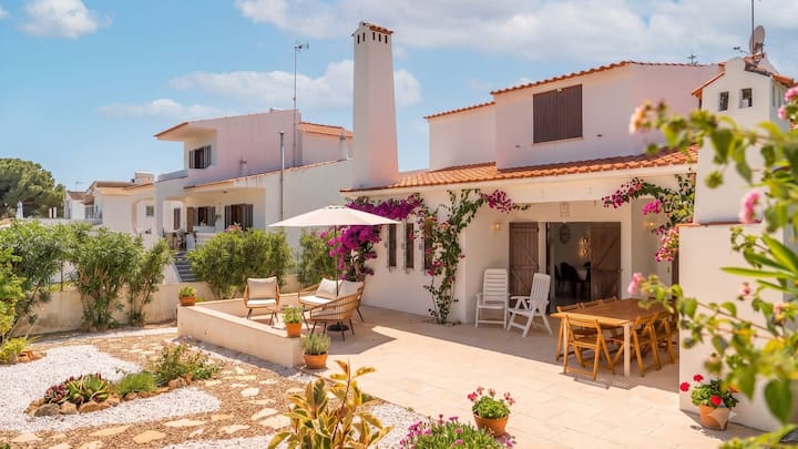 Charming 4bdr Villa Near Aquashow By Lovelystay - Quarteira