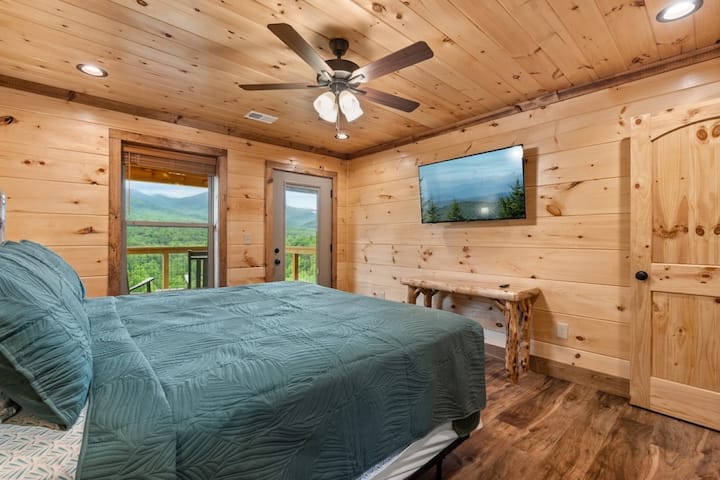 King Bedroom with mountain view & Smart TV