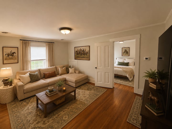 Easy Walk To Track And Broadway, Spacious & Bright - Saratoga Springs, NY