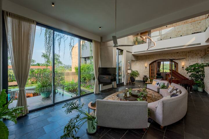 Living room image 7