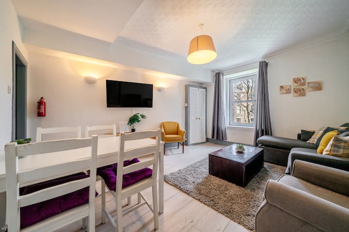 The Snug Sleep 5, 3 Beds Centre - Edinburgh Waverley station