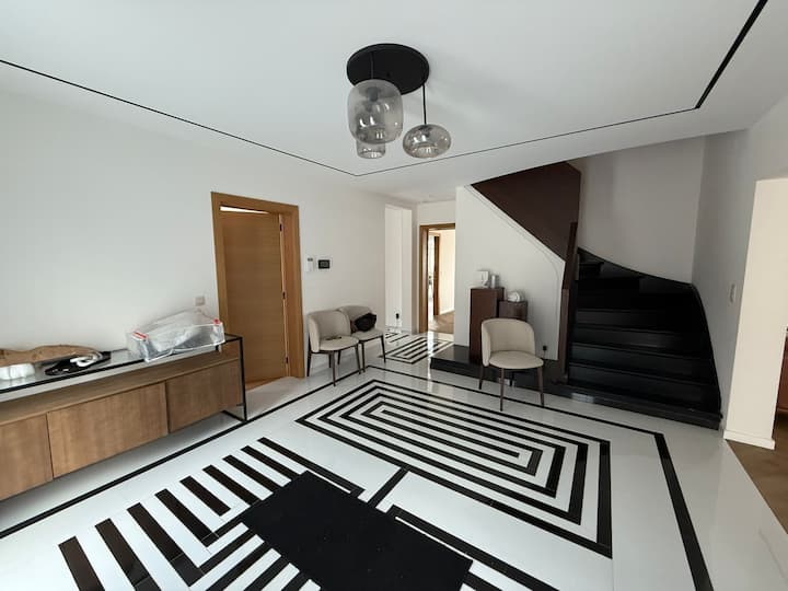 Demeure Luxe •Piscine Chauffée• Suite Parentale. - Charleroi