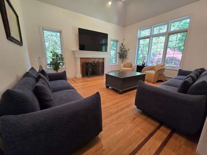 Private Getaway W/ Pool, Hot Tub & Game Room - Monroe, NY