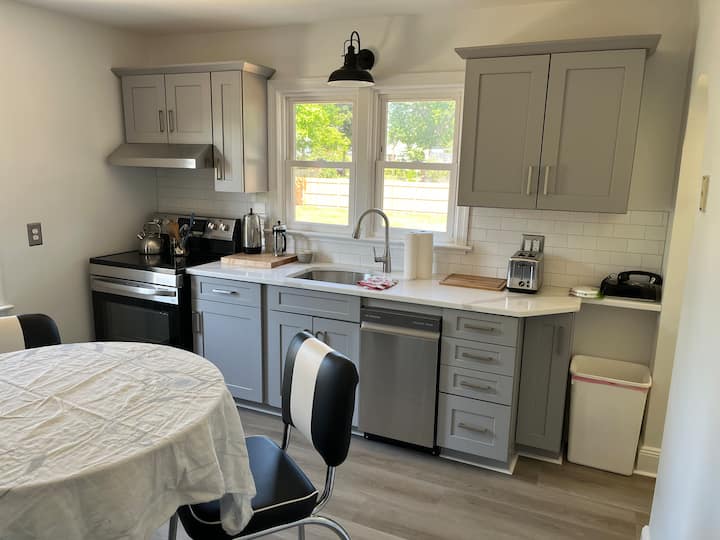 Cute Little 2 Br, 1 Bath Brick Cape! - Kingston, NY