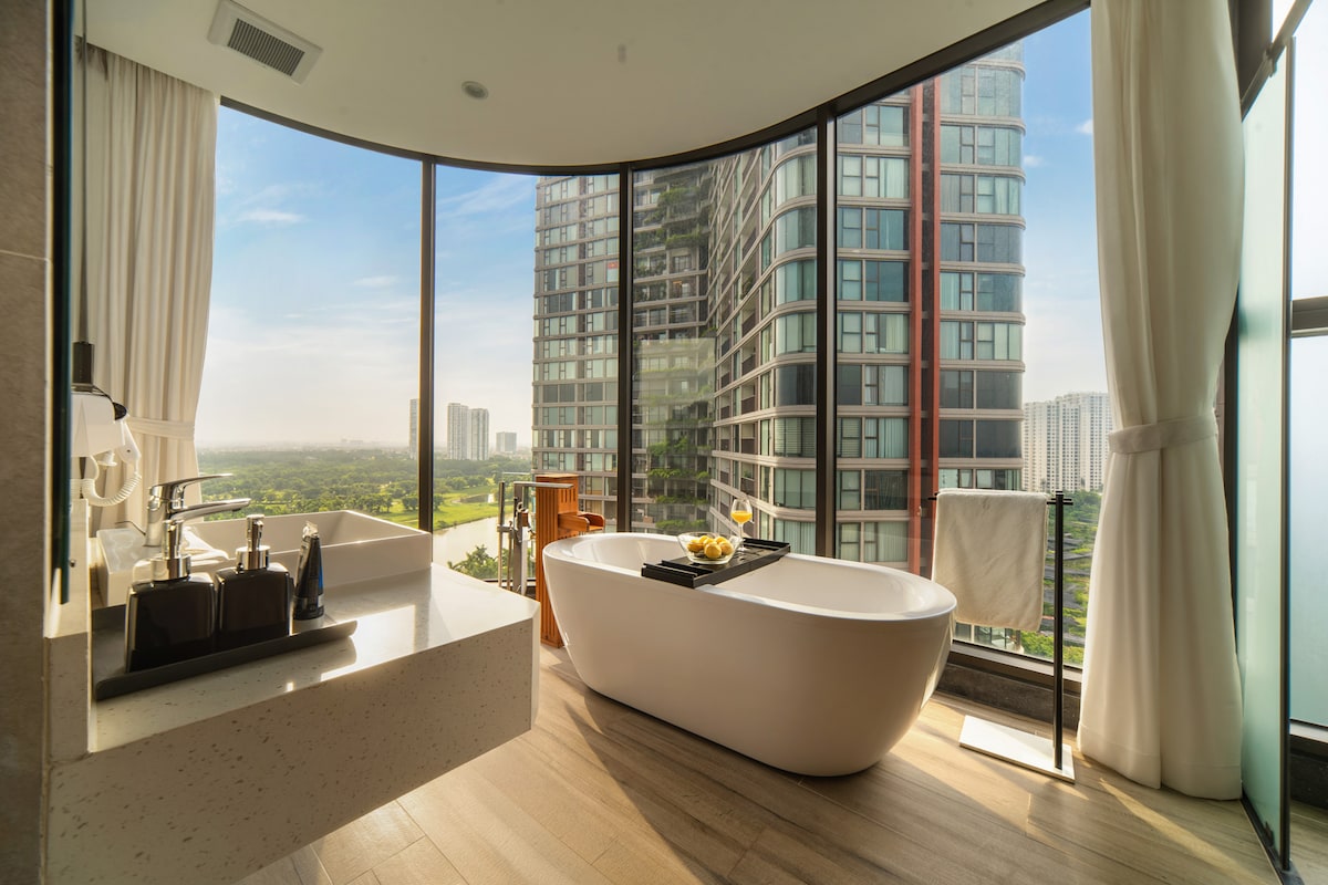 Pin Home, 3-bed / 2-bath, 93m² on floor 12A in Landmark 2, Ecopark