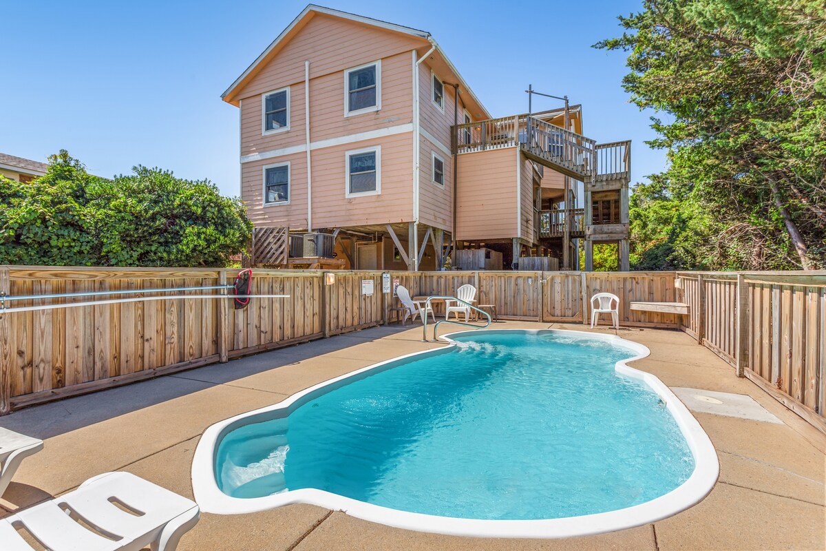 2 Minute Walk To The Beach, Private Pool, Hot Tub