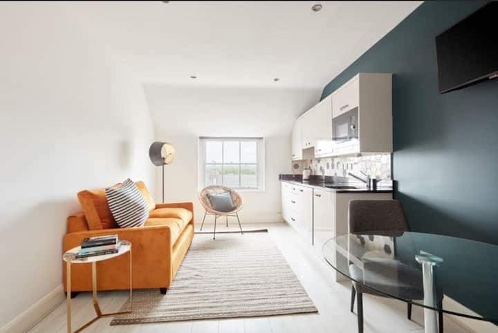 Superb And Central | One Bed Apartment | Sleeps 4 - Portmarnock