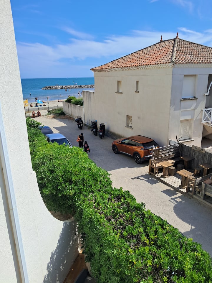 Le Charme, Les Pieds Dans Leau - Carnon