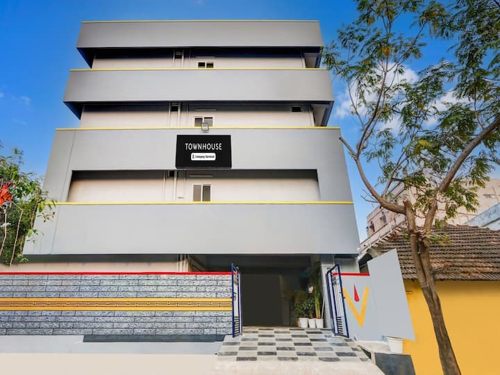 Super Townhouse Rajahmundry - Rajahmundry