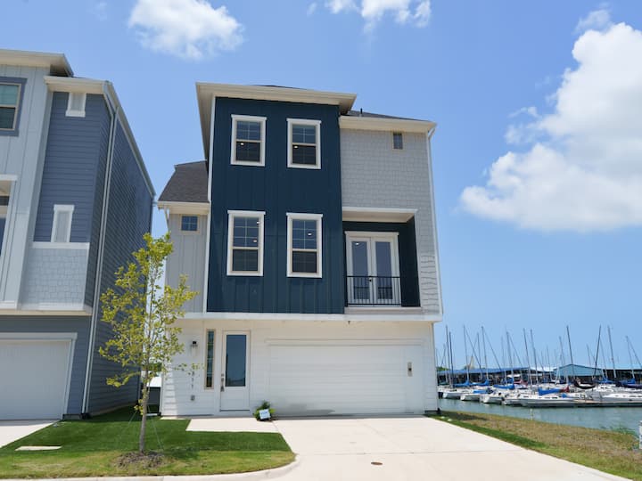 Lakeside Retreat In Sapphire Bay! - Garland, TX