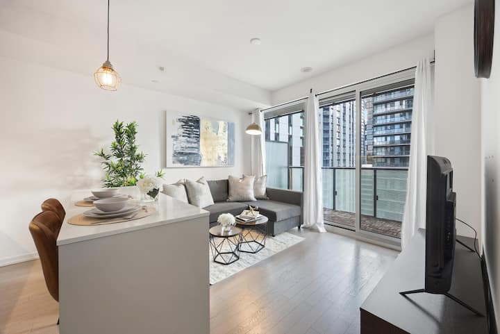 Modern Condo In The Heart Of The City - Toronto