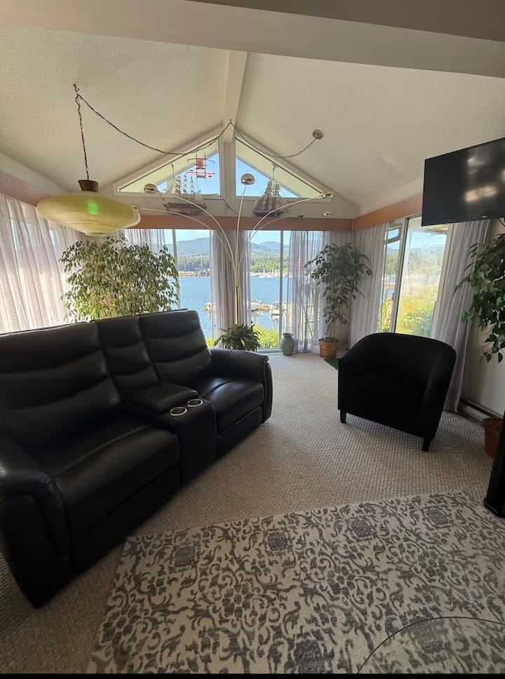 Trails End Beachhouse - Chemainus