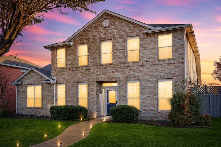 5bd/2.5ba Luxury Retreat With Pool, Gym & Games - DeSoto, TX