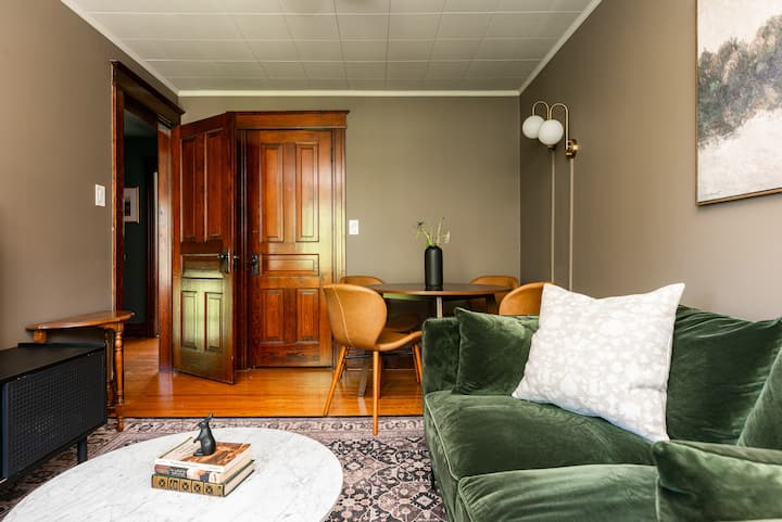 Yates Suite: Historic, Balcony, King Bed, Sleeps 4 - セント・キャサリンズ
