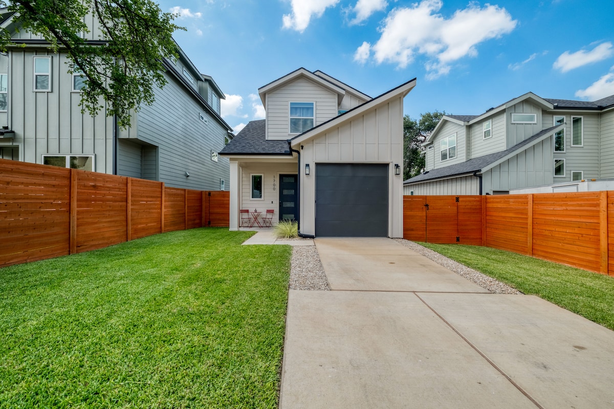 Luxury New Build | Backyard Oasis | UT & Downtown