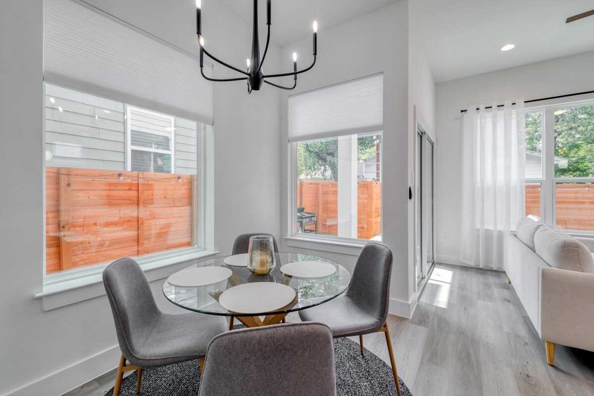 Luxury New Build | Backyard Oasis | UT & Downtown