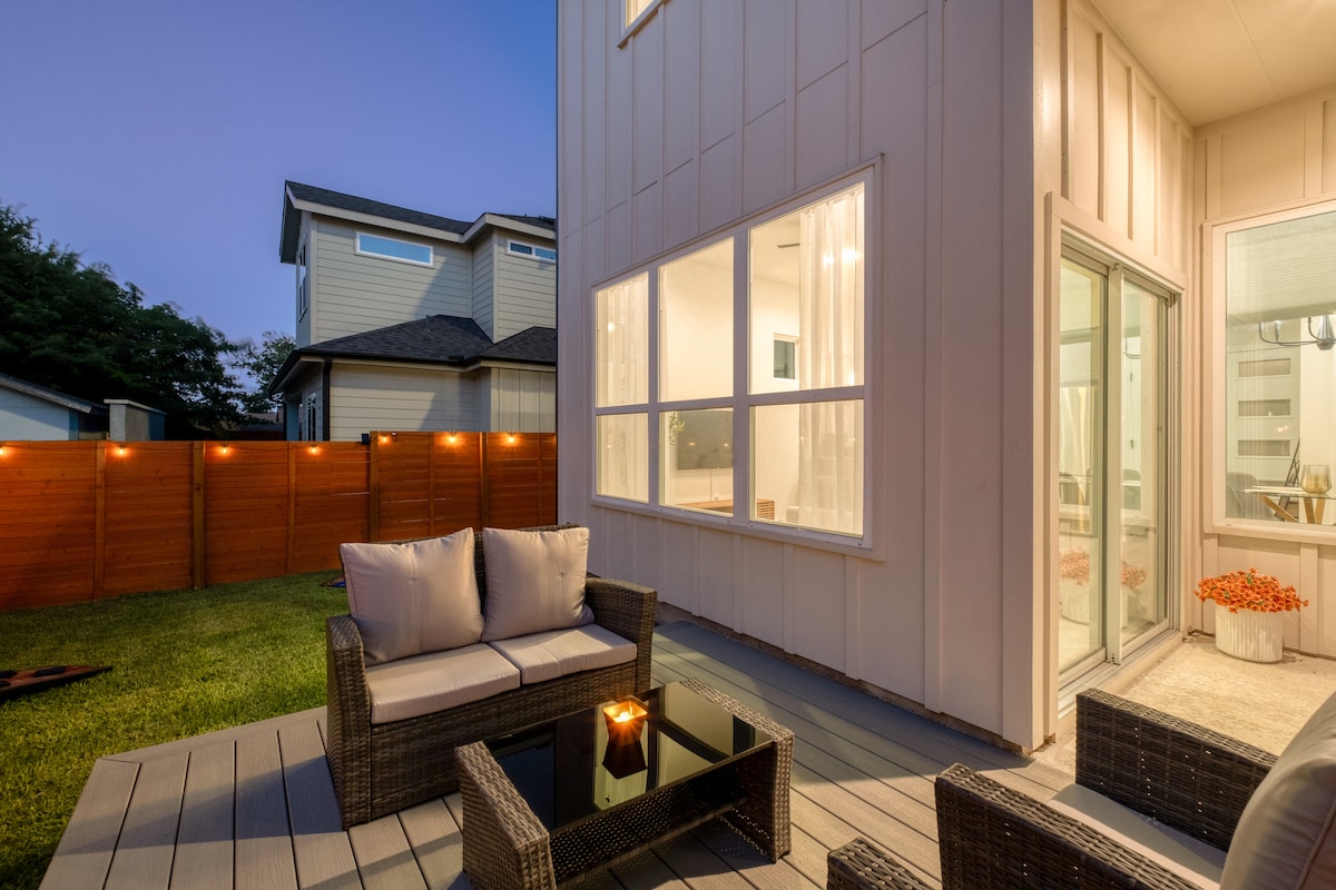 Luxury New Build | Backyard Oasis | UT & Downtown