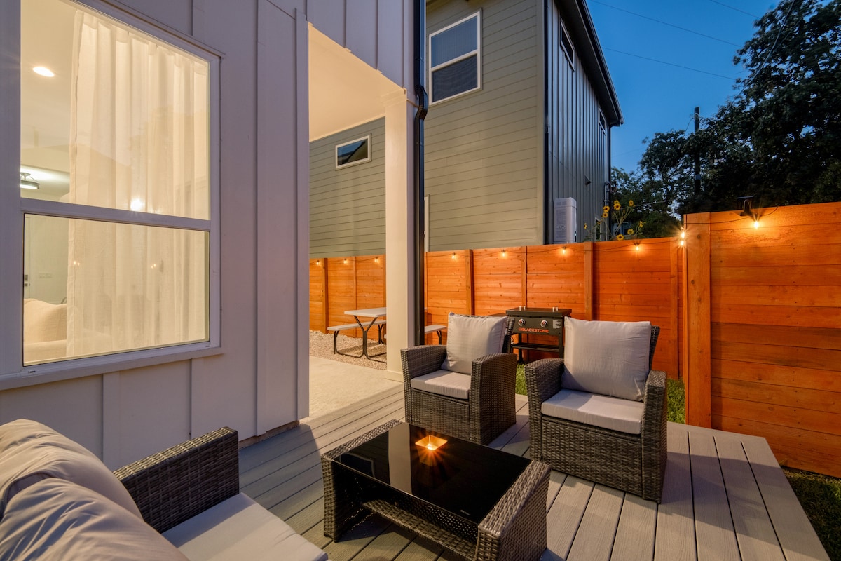 Luxury New Build | Backyard Oasis | UT & Downtown
