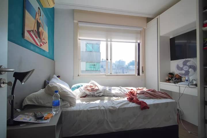 Apartamento 2 Suítes E 1 Quarto, Todo Reformado. - Porto Alegre