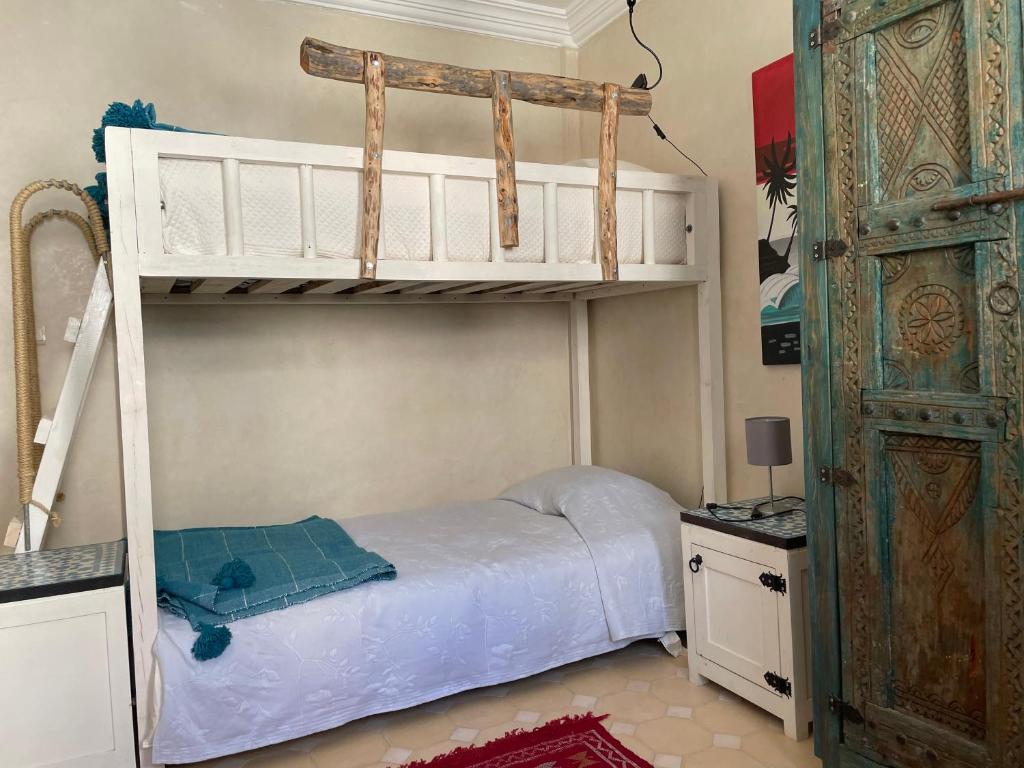 Faltbares Schlaf-Baldachin-Zelt – Lichtblockierend, Atmungsaktives Mesh, Silberbeschichtet – Für Bett, Reisen, Studentenwohnheim, Kindergarten – Maße 70x50x40 Cm Faltbares Schlaf-Baldachin-Zelt – Lichtblockierend, Atmungsaktives Mesh, Silberbeschichtet – Für Bett, Reisen, Studentenwohnheim, Kindergarten – Maße 70x50x40 Cm