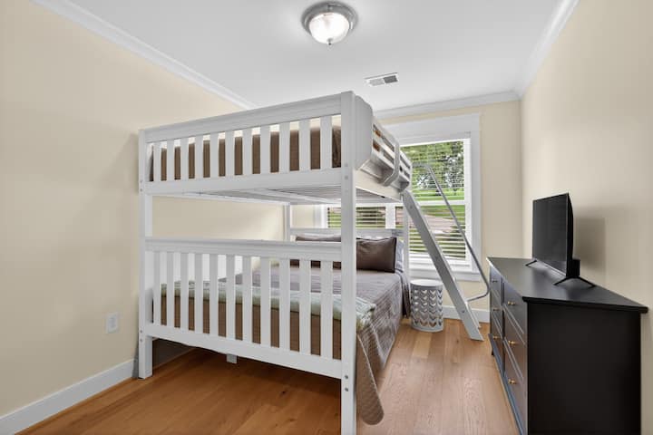 3rd Bedroom features double queen bunk beds with a ladder.  (all beds have encasements protectors and mattress pads)