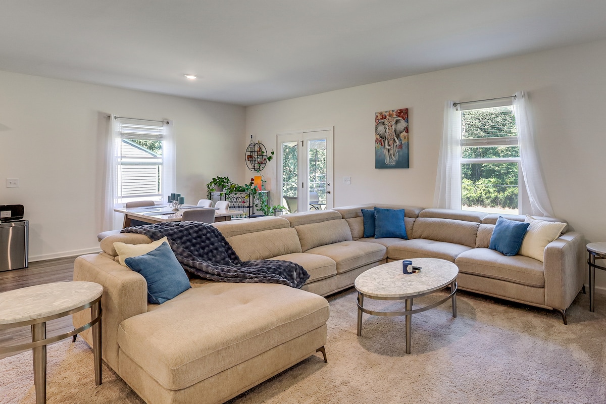Work & Play! Peaceful Extended Stay in Hoschton