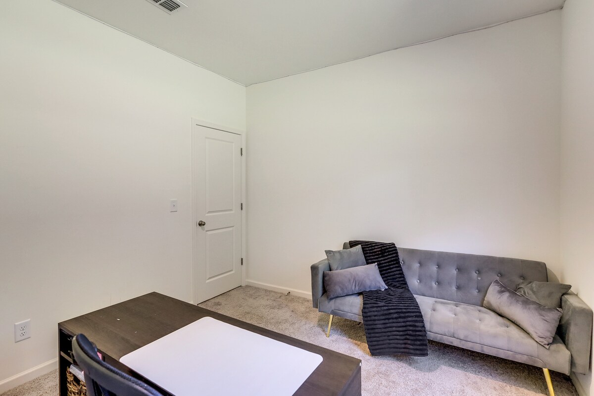 Work & Play! Peaceful Extended Stay in Hoschton