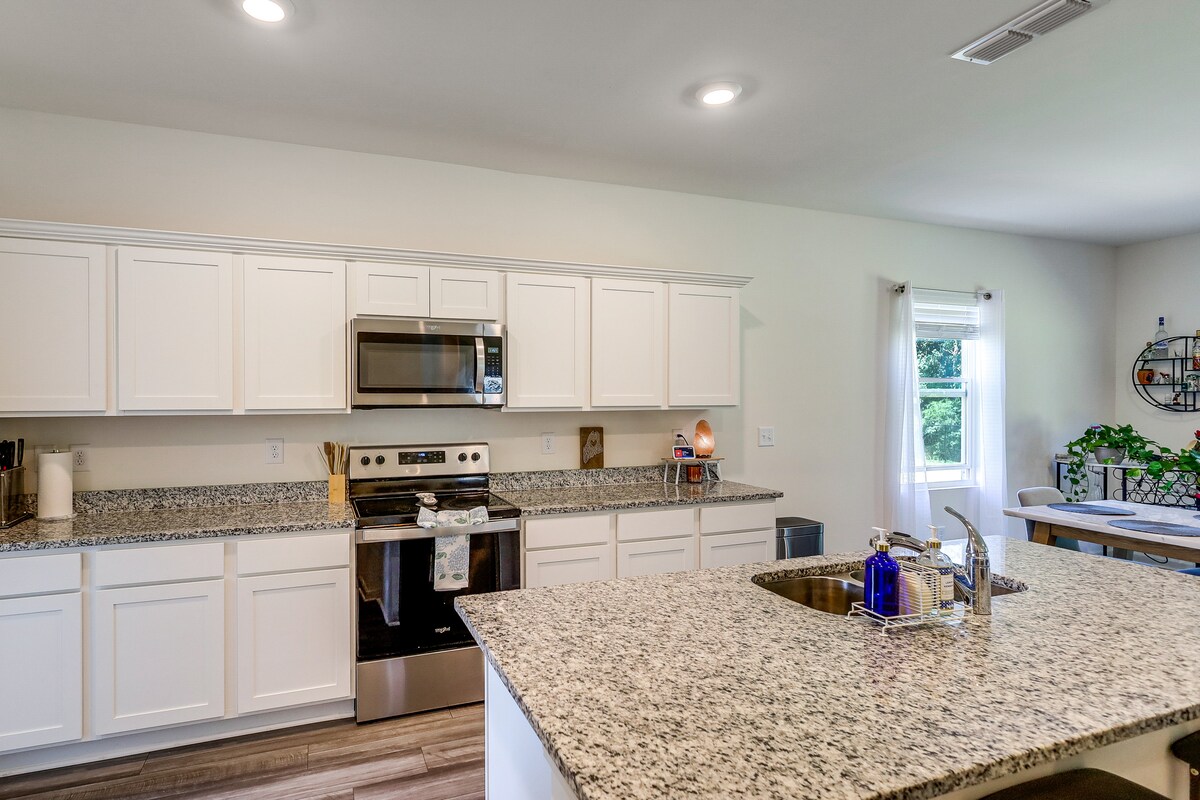 Work & Play! Peaceful Extended Stay in Hoschton