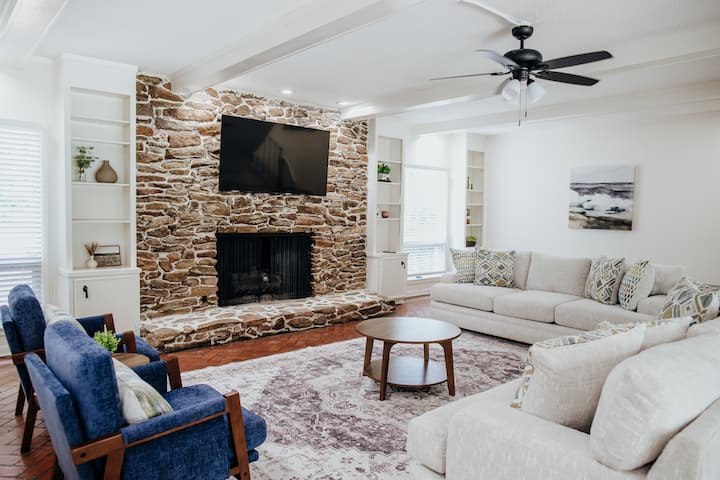 Large 6br Home With Pool | Pool House + Game Room - Montgomery, AL